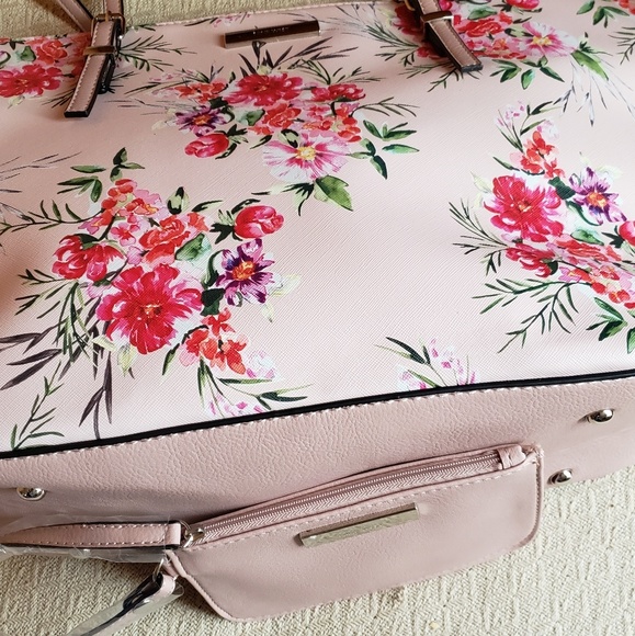 HOST PICK!! ⚘⚘⚘ Nine West Tote - Picture 3 of 8